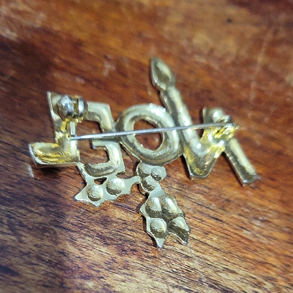 Gold Noel Brooch with Holly Design - Picture 2 of 2